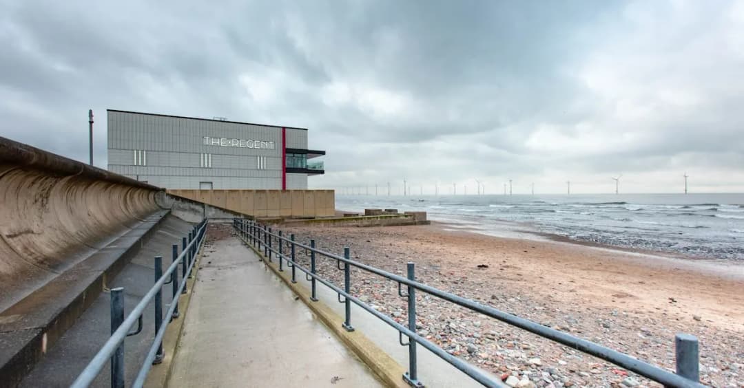 Dlaczego kino niezależne zmienia sposób myślenia widzów?