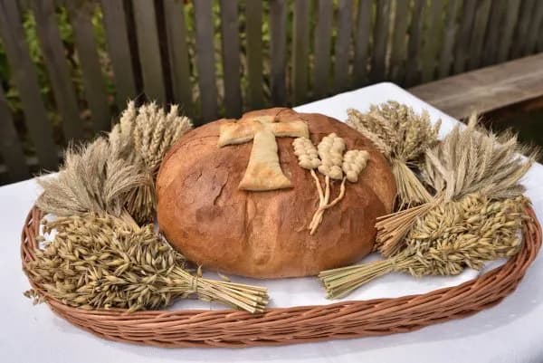 Sennik Chleba: Symbolika i znaczenie snów o chlebie
